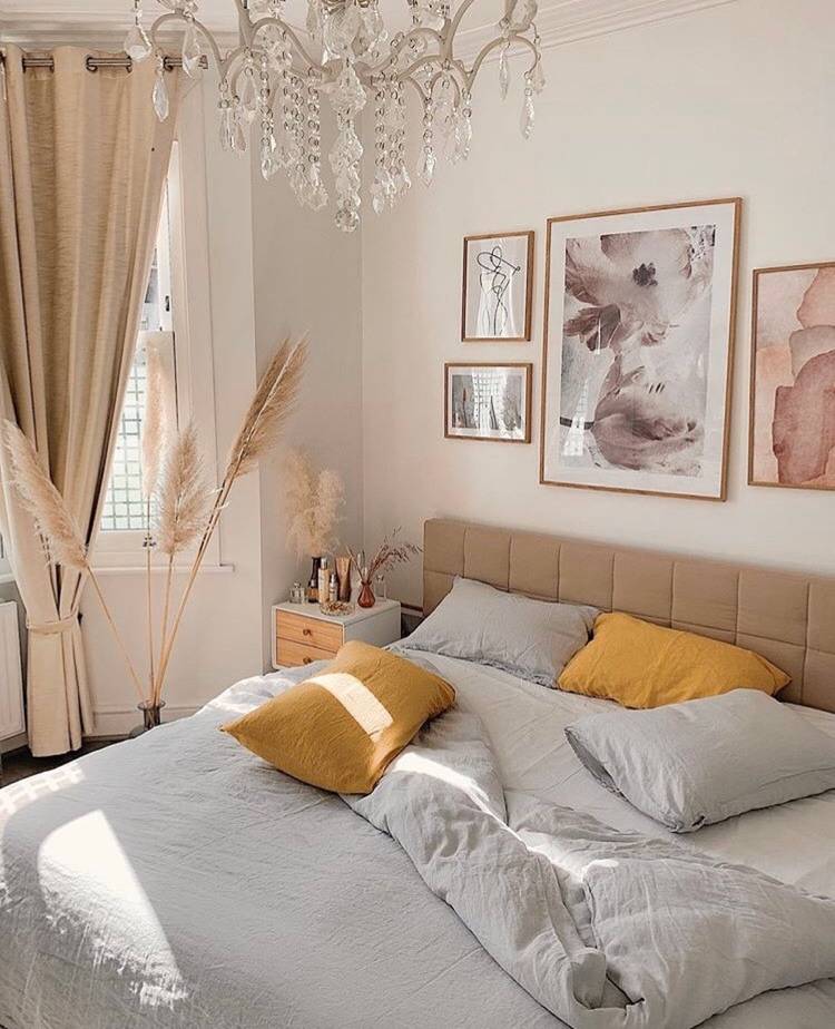 pampasgras hoch getrocknet als deko im schlafzimmer
