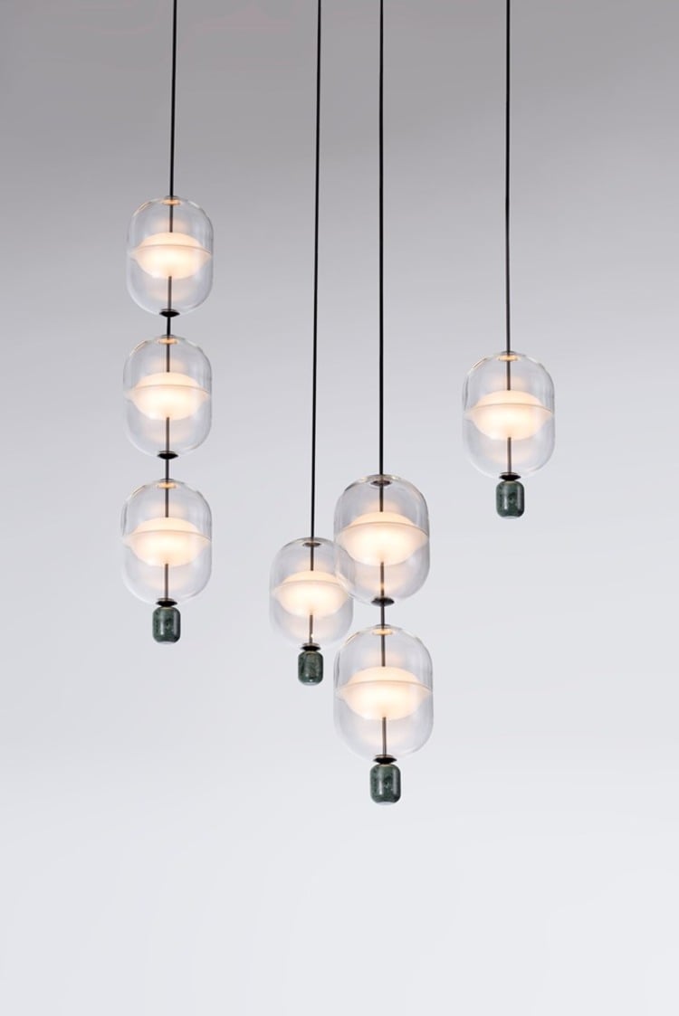 von der decke hängende leuchtmittel in minimalistischem stil und doppelwandiges glas als designprojekt namens indre