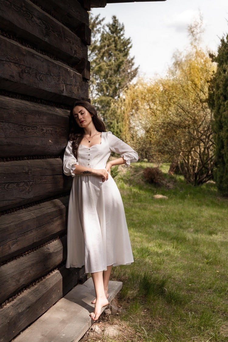 weiße Kleider kombinieren Herbst Outfits mit Sommerkleidern Cottagecore Trend
