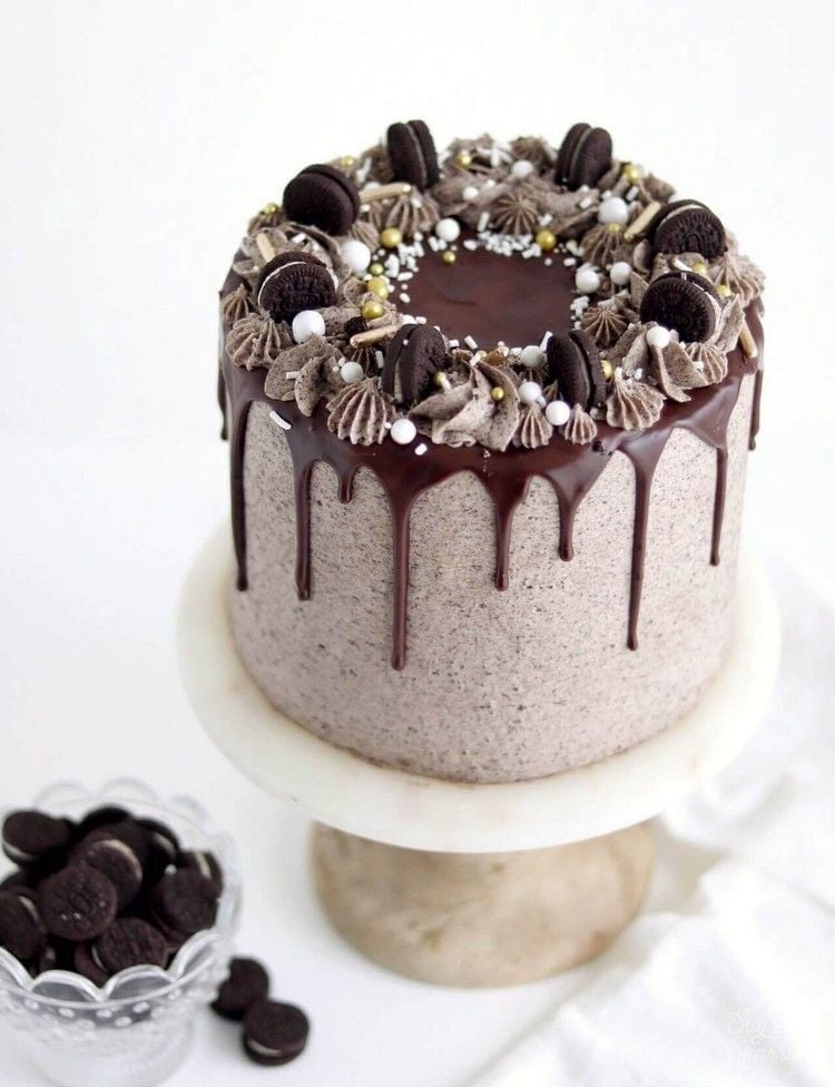 Drip Cake wie dekorieren Oreo Torte mit Schokolade Rezept