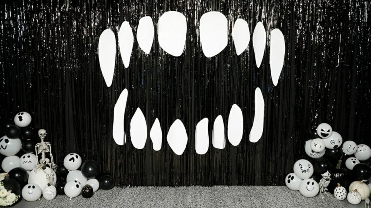 Einfacher DIY Halloween Hintergrund aus weißen Zähnen - Gebiss eines Monsters basteln