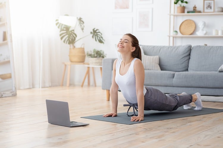 Ganzkörper Training für Zuhause Kalorienverbrauch Yoga Anfänger