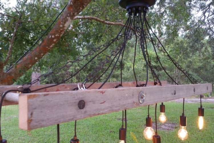 Gartenbeleuchtung hängend Kronleuchter aus altem Leiter selber machen