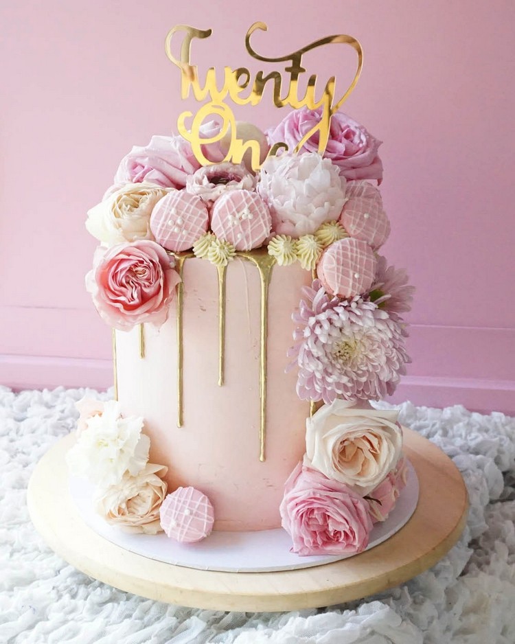 Geburtstagstorte für Frauen dekorieren Tipps Drip Cake wie machen