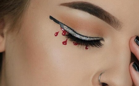 Halloween Eyeliner Look mit Glitzer und Rot