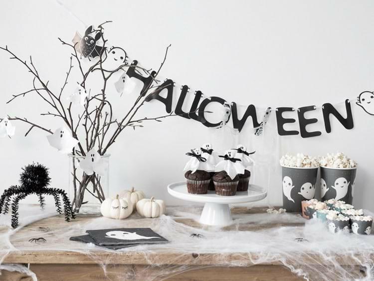 Halloween Tischdeko Idee mit Gespenstern für Kinder