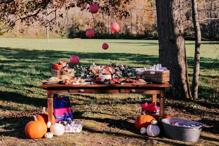 Herbstliche Deko für Geburtstagsparty im Garten