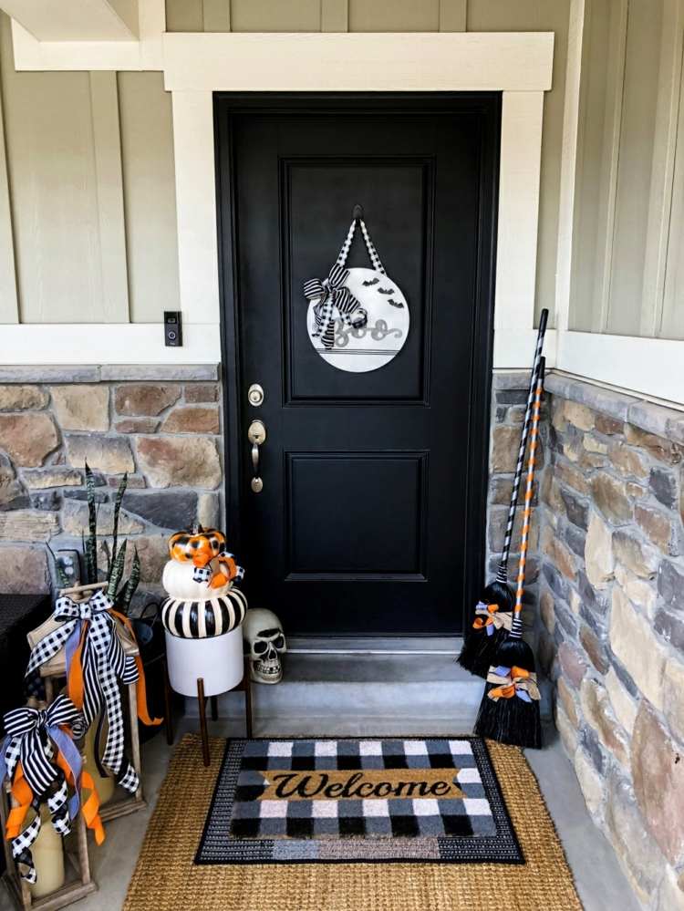Idee für die Halloween Deko an der Eingangstür auf der Veranda