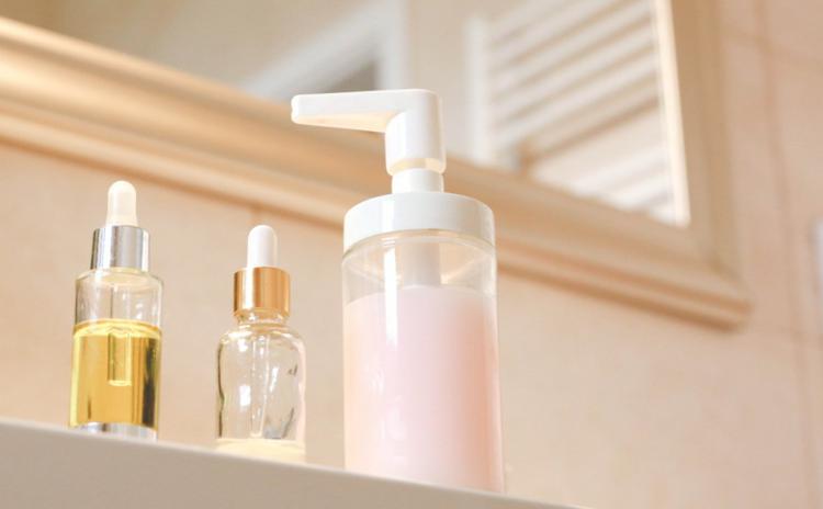 Kosmetik-Produkte für Hautpflege Feuchtigkeitscreme und Gesichtsöl