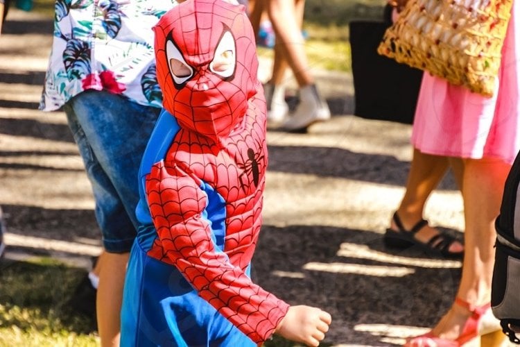 Kostüm Idee 2020 für Halloween mit Maske - Spiderman und andere Superhelden