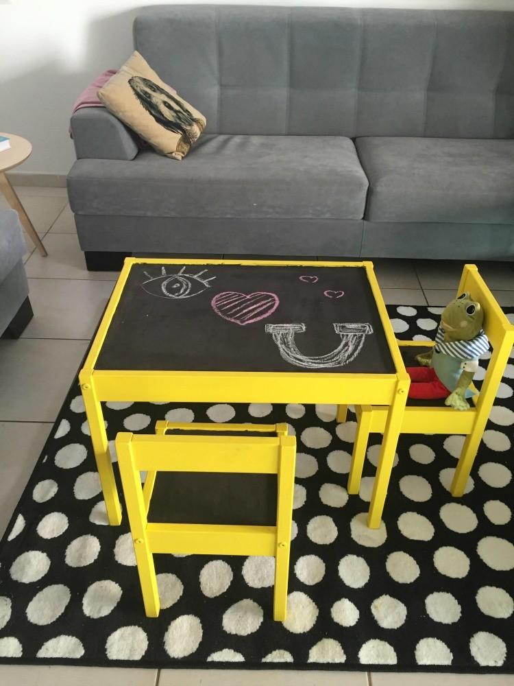Kreidetafel für Kinder auf Ikea Tisch selber machen