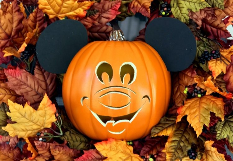 Kürbis schnitzen Disney - Mickey Maus mit Ohren aus Papier