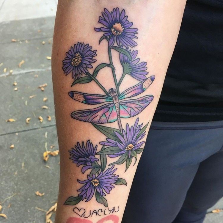 Libelle Tattoos Bedeutung Blumen Tattoodesign für Frauen