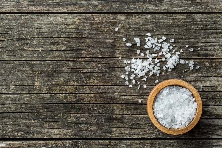 Luftfeuchtigkeit senken mit Salz wie funktioniert es