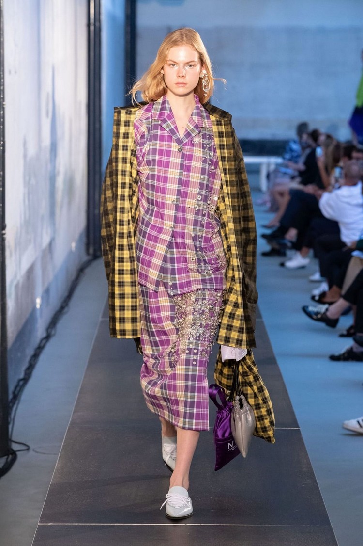 Mantel Karomuster kombinieren Modetrends Frühjahr 2021 Frauen