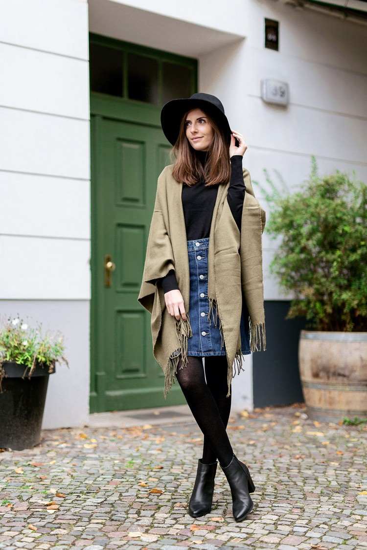 Minirock kombinieren Winter Herbst Outfit mit Jeansrock Modetrends Frauen 2020