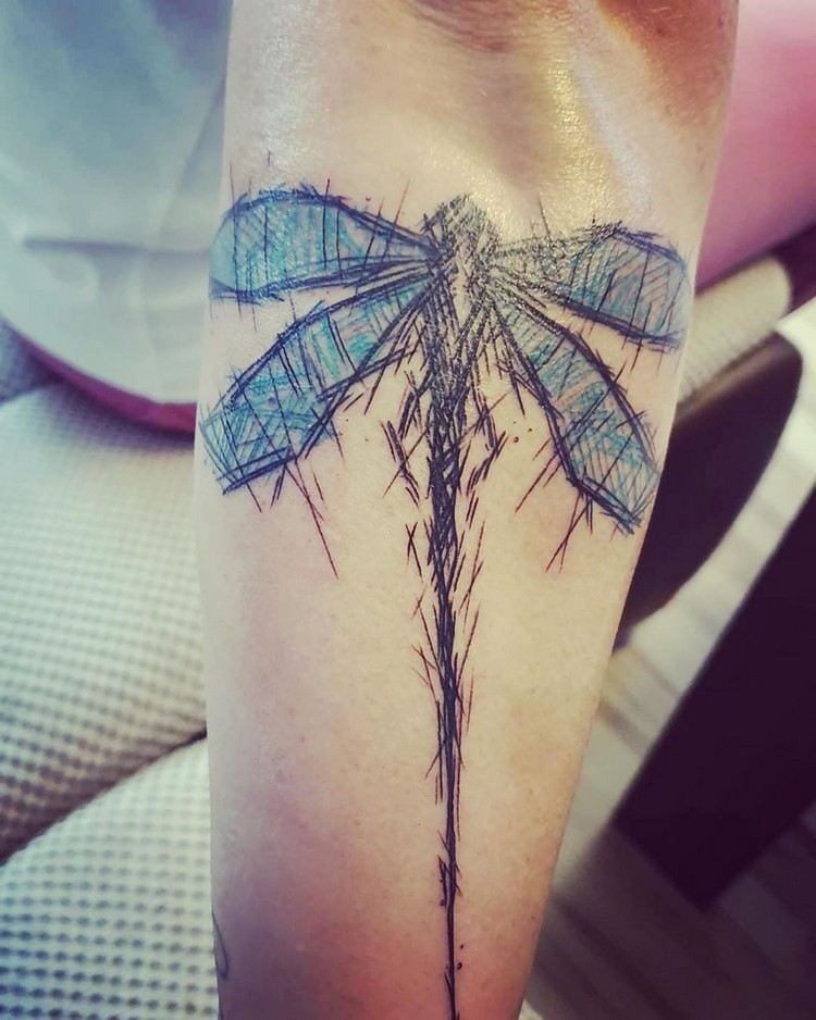 Scetch Tattoos Trend Libelle als Tattoo Bedeutung