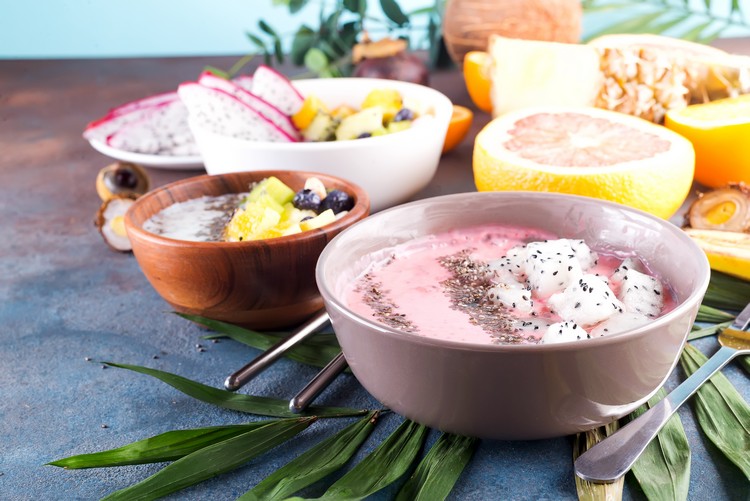 Smoothie Bowl Rezept mit Beeren Low Carb Frühstücksrezepte Acai-Pulver kaufen