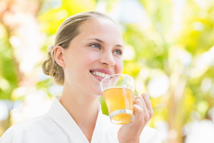 Tee zum Abnehmen trinken Entgiftungskur Gerstentee Wirkung Gesundheit