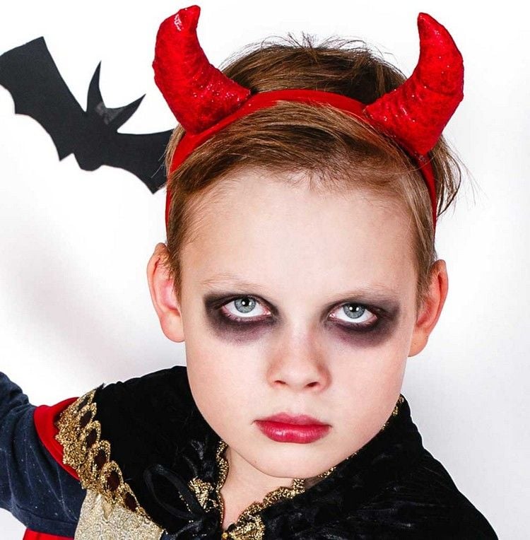 Teufel schminken Tipps für Halloweenkostüm