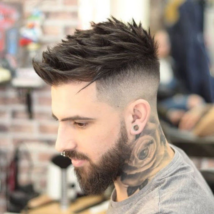 Texturierte Kurzschnitt Frisuren für Männer mit Bart