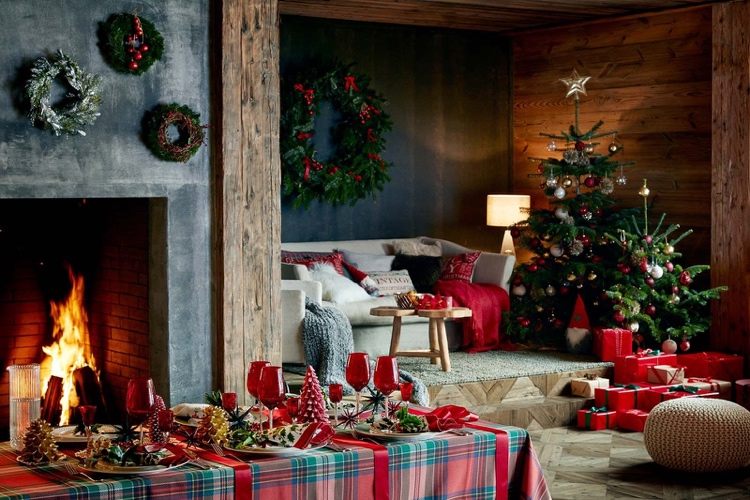 Weihnachten im Chalet Stil feiern Deko Ideen für den Weihnachtsbaum und den Esstisch