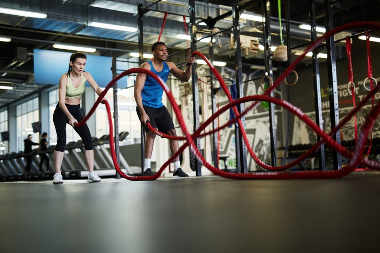 Wilde Seile Training Übungen Battle Rope Trainingsplan Kalorienverbrauch Fitnessstudio