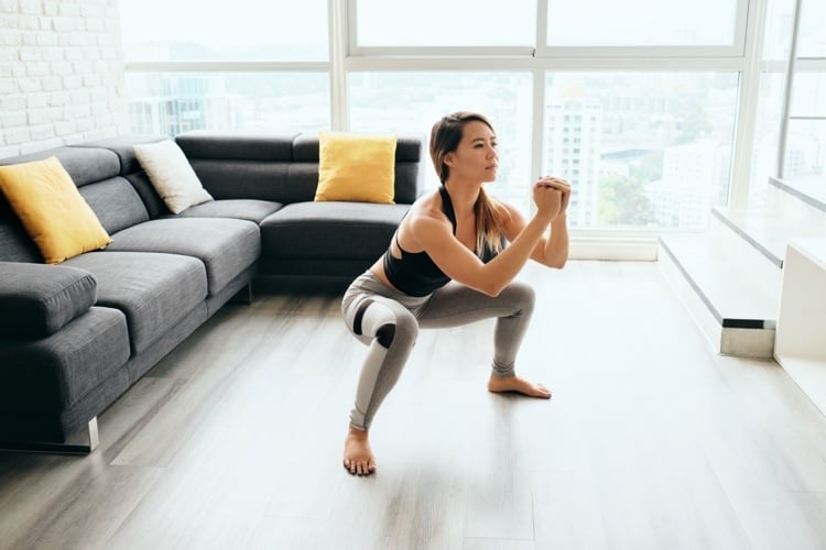 Workout zuhause - Kalorienverbrauch bei Kniebeugen
