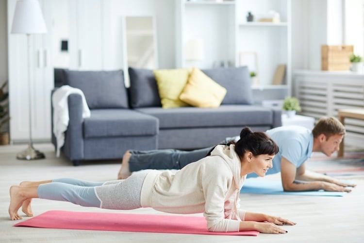 Workout zuhause machen Plank Übung