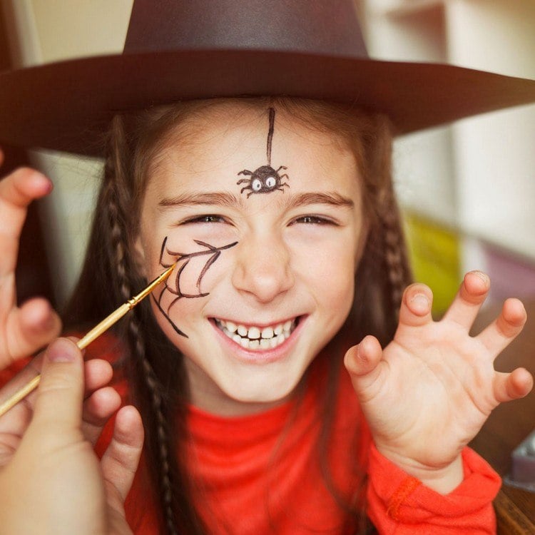 einfache Ideen für Halloween-Make-up für Kinder Spinne