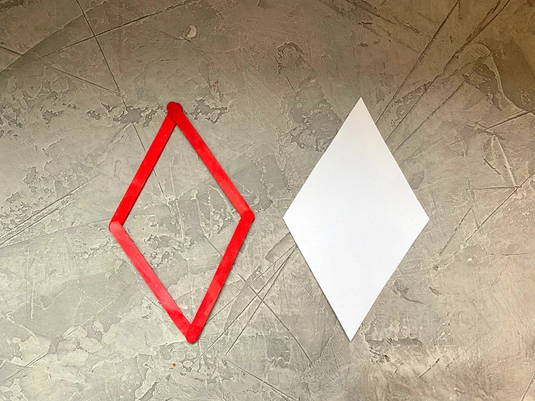 Eisstiele bemalen und als Viereck zusammenkleben