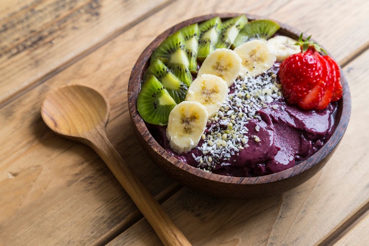 gesunde Frühstücksrezepte zum Abnehmen Low Carb Smoothie Bowl Rezept