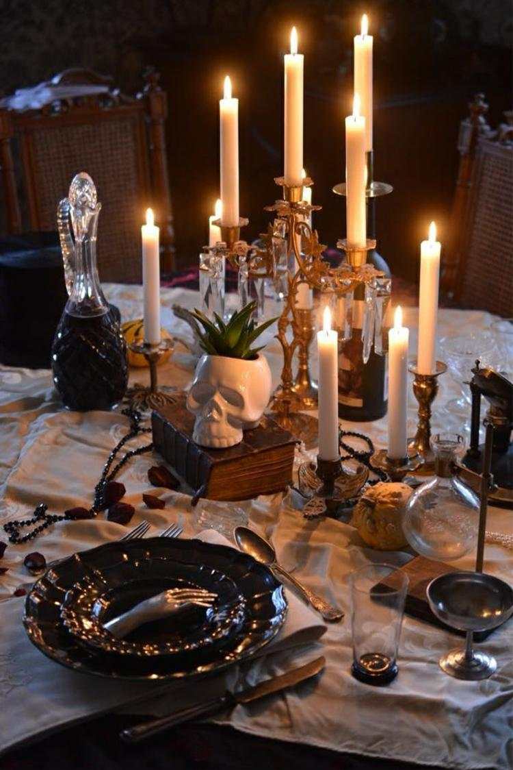 gruselige Halloween Tischdeko mit Kerzen