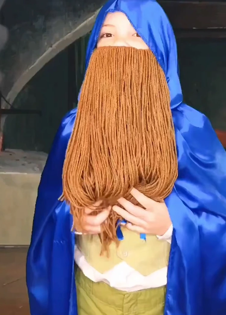 Langer Zwergenbart aus braunen Wollfäden