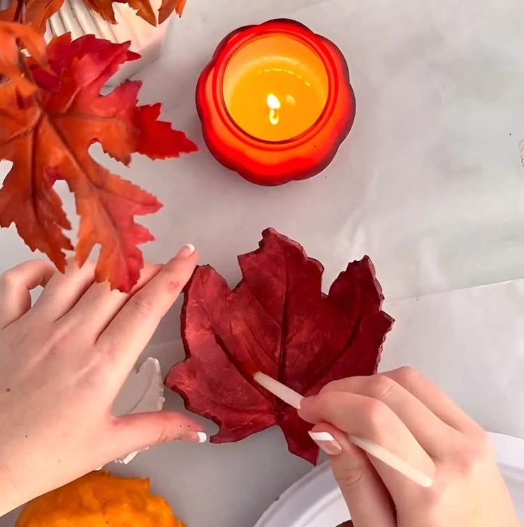 Modelliermasse Ideen für Herbst - Herbstblatt als Schälche für Kerzen, Schlüssel oder Schmuck