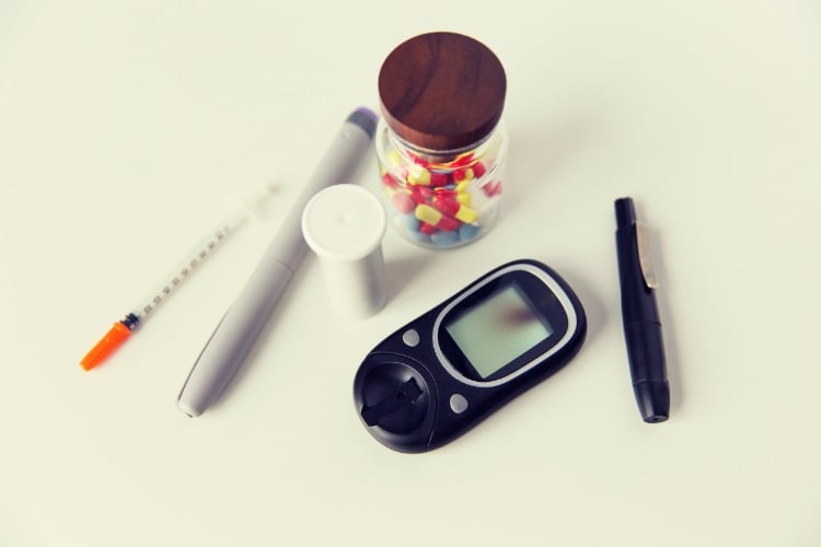 zubehör für typ 2 diabetes wie blutzuckermessgerät und antidiabetika medikamente