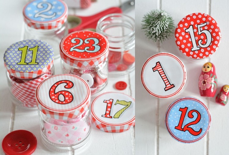 Adventskalender im Glas basteln Nummer auf Deckeln schreiben und Marmeladengläser mit Buntpapier dekorieren