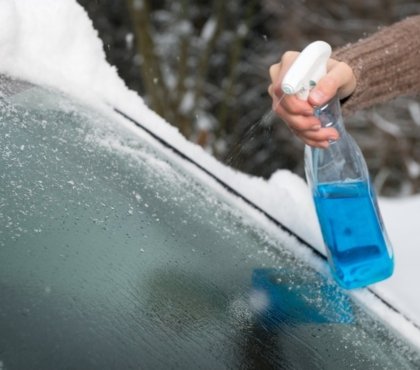 Alkohol Scheibenenteiser selber machen Eis vom Auto wegkratzen Tipps