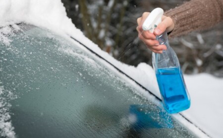 Alkohol Scheibenenteiser selber machen Eis vom Auto wegkratzen Tipps