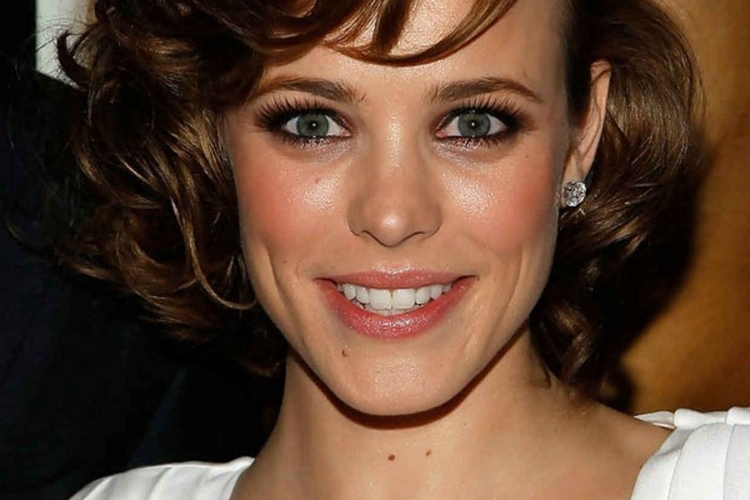 Frisuren für niedrige Stirn: Diese Haarschnitte sind ideal!