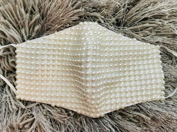 Edle Maske selber gestalten mit Perlen - Einfache Anleitung für Frauen