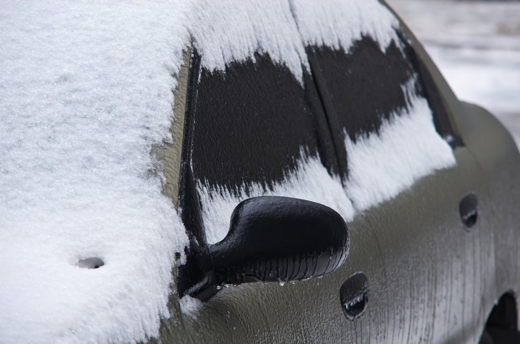 Essig Scheibenenteiser selber machen Autopflege bei Schnee