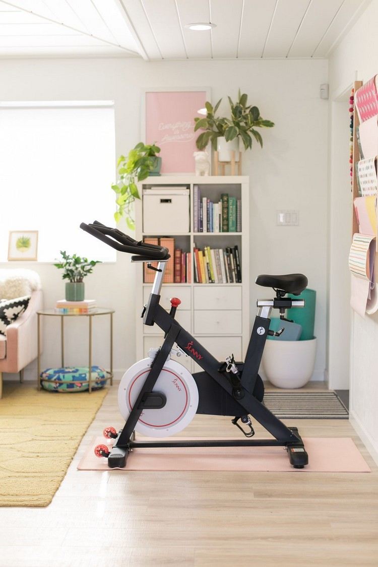 Fitnessecke im Wohnzimmer Sportraum einrichten Homegym Ideen