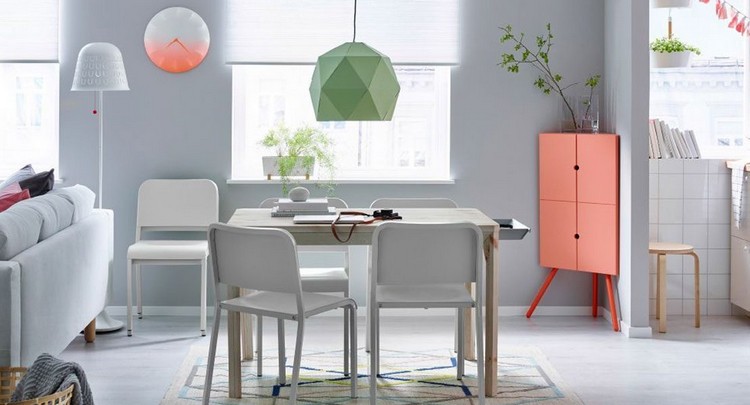 Freie Ecke im Wohnzimmer einrichten mit Eckkommode von Ikea