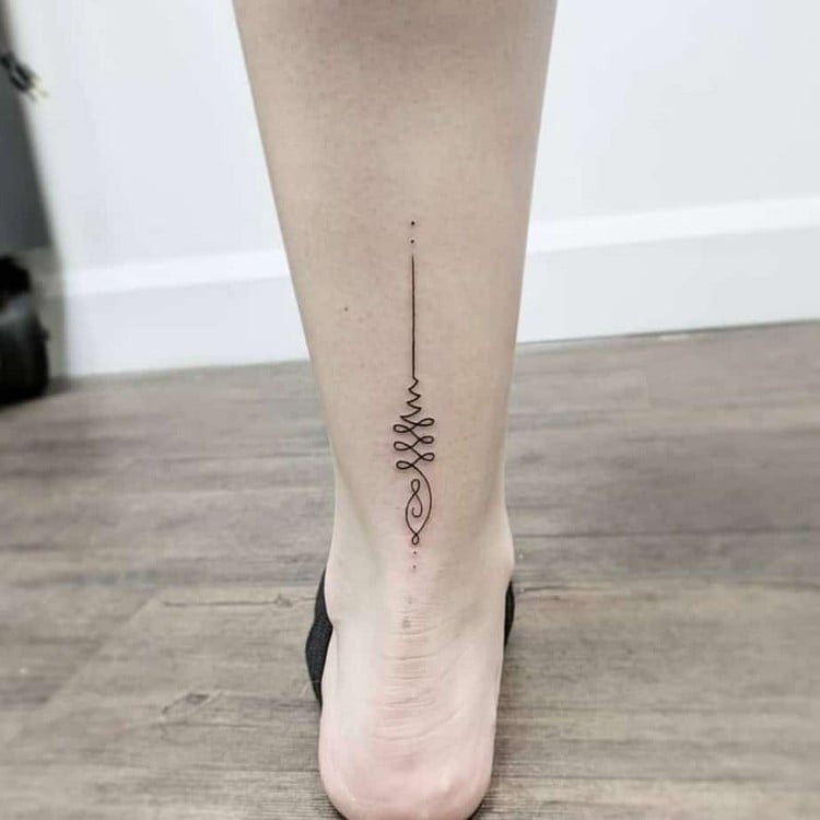 Fuß-Tattoo für Frauen klein Unalome Symbol Bedeutung