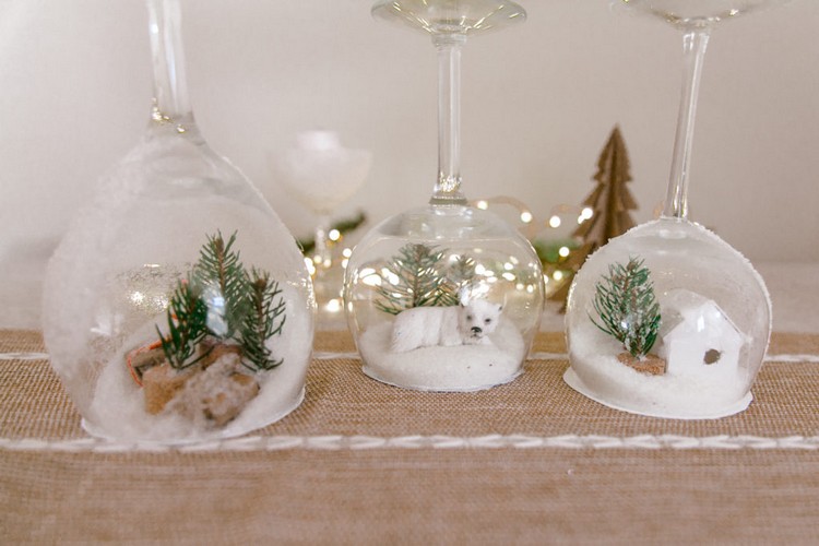 Kerzenhalter aus Weingläsern dekorieren als Mini Schneekugeln