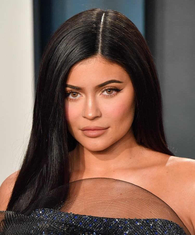 Kylie Jenner Haare Frisuren für niedrige Stirn