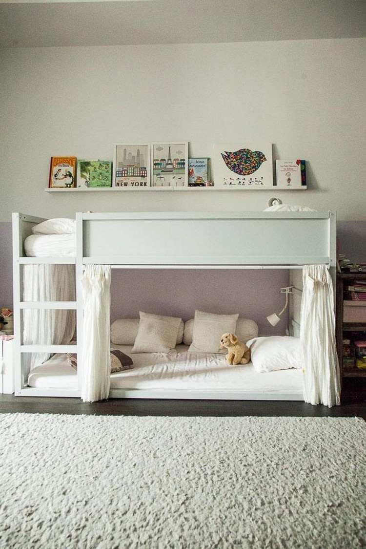 Leseecke unter Ikea Kinderbett Kura gestalten mit Vorhang