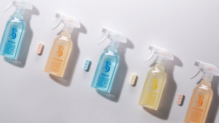 Modern cleaner Projekt Supublic Reinigungsmittel in wiederverwendbaren Sprayflaschen nachhaltig