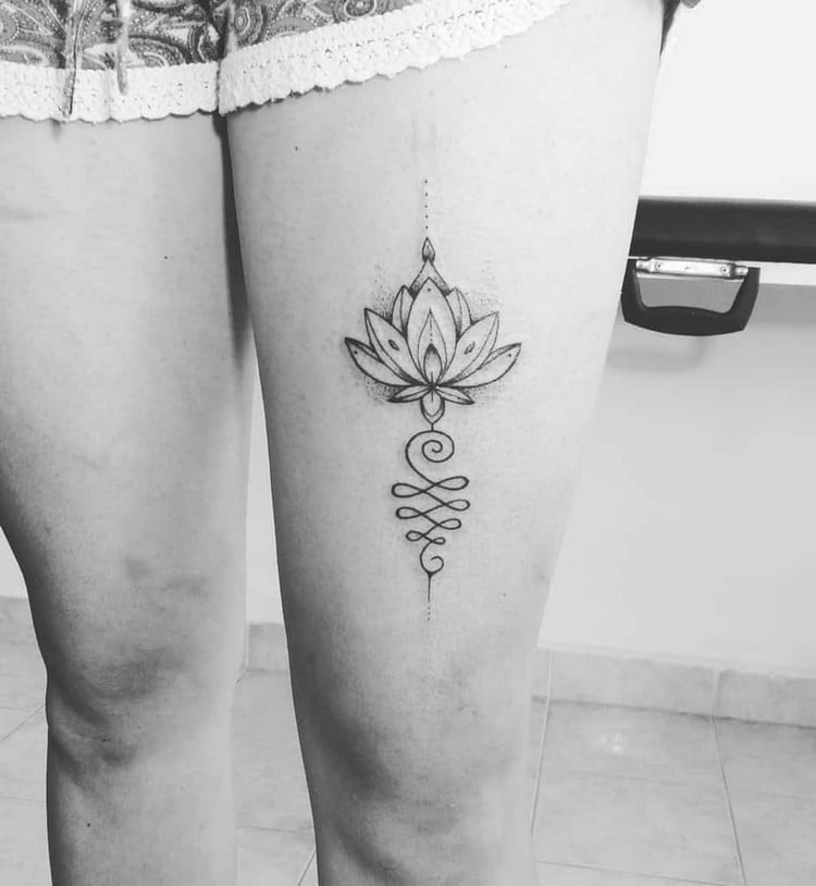 Oberschenkel Tattoodesign für Frauen Unalome Lotus Tattoo